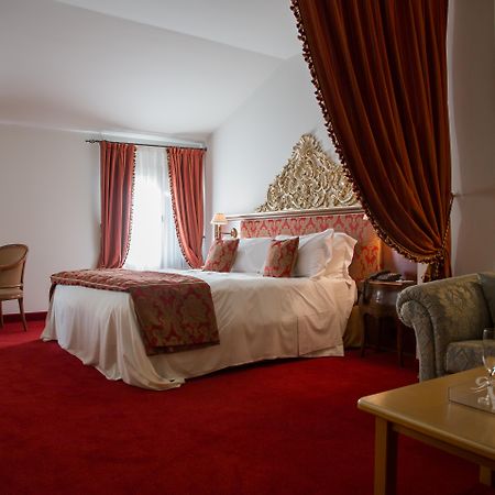 호텔 빌라 콘둘메르 몰리아노베네토 외부 사진 A suite at the hotel