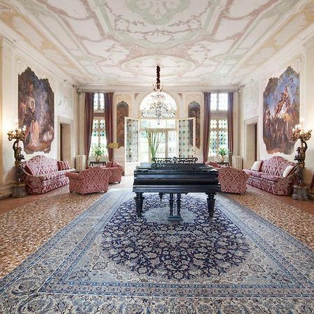 호텔 빌라 콘둘메르 몰리아노베네토 외부 사진 The interior of the villa
