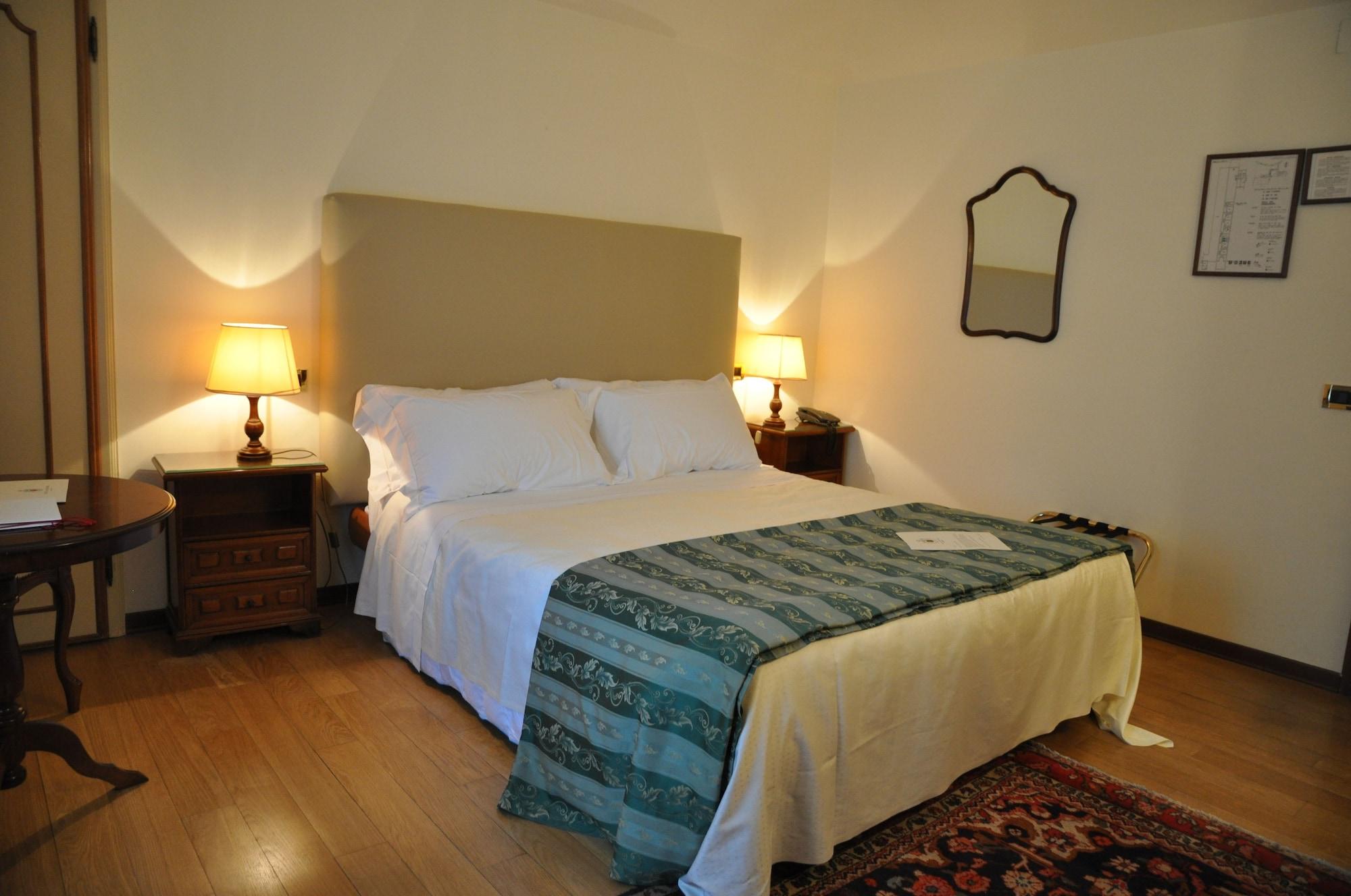 호텔 빌라 콘둘메르 몰리아노베네토 외부 사진 A guest room at the hotel