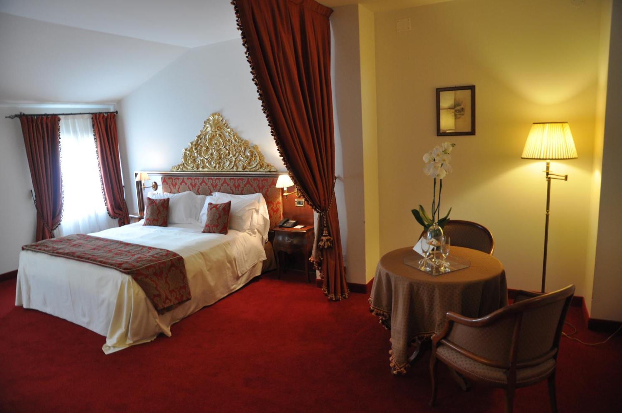 호텔 빌라 콘둘메르 몰리아노베네토 객실 사진 A room at the hotel