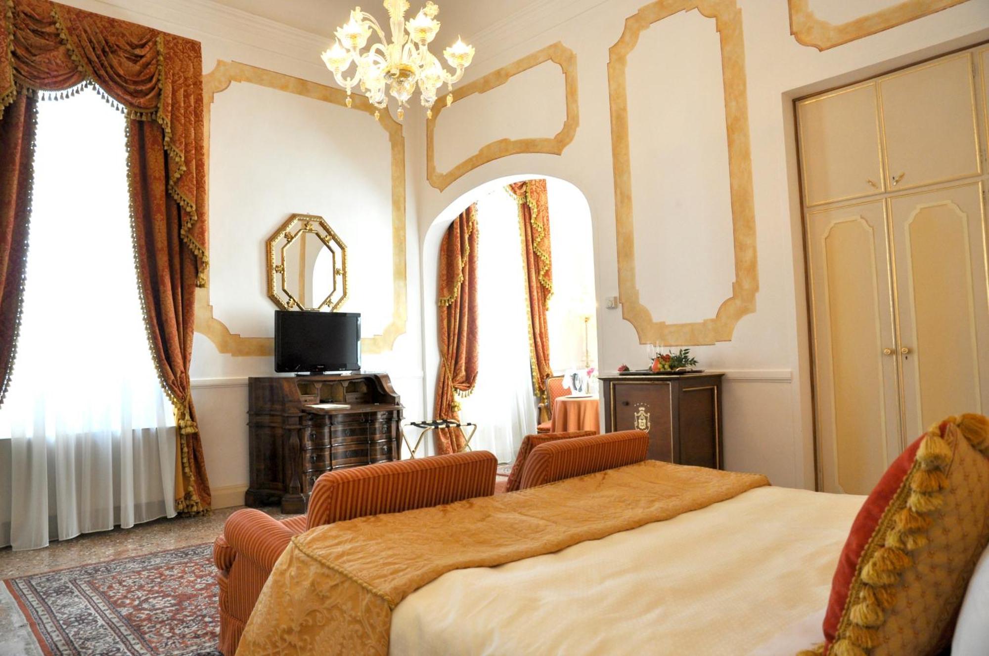 호텔 빌라 콘둘메르 몰리아노베네토 객실 사진 A room at the hotel