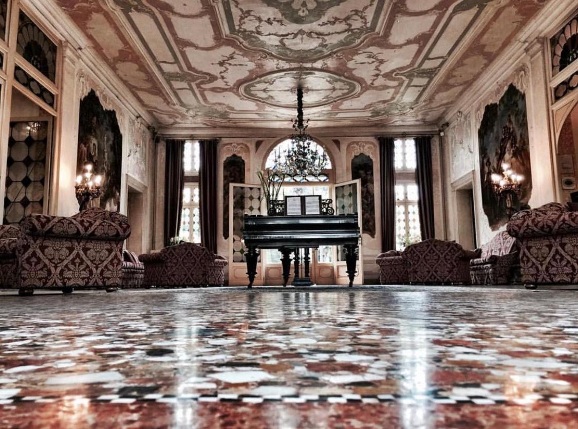 호텔 빌라 콘둘메르 몰리아노베네토 외부 사진 The lobby of the hotel
